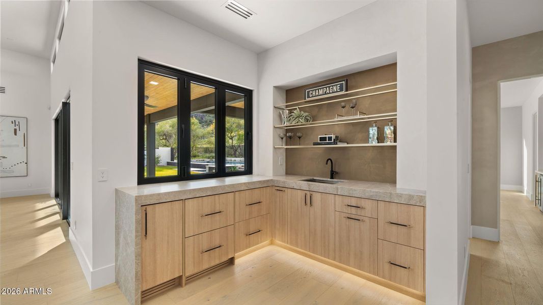 51-web-or-mls-Wet Bar3