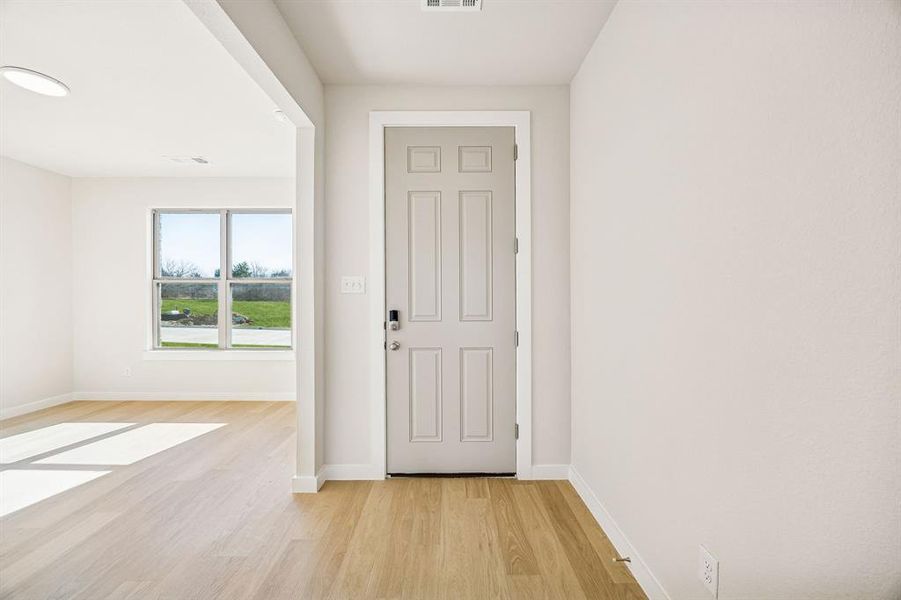 Spacious, unfurnished interior of a new home in Freeman Farms, Kaufman (Image 22). Spacious, unfurnished interior of a new home in Freeman Farms, Kaufman (Image 22).