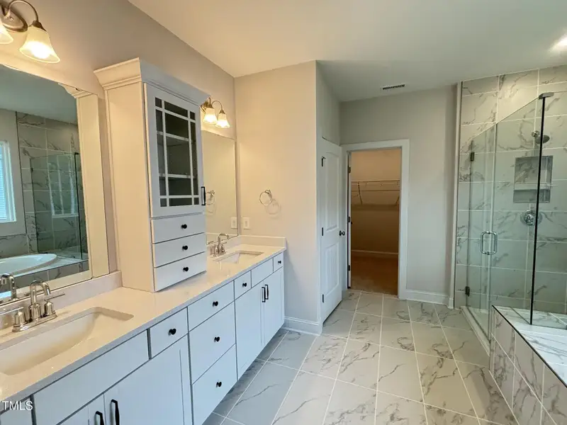 Master Bathroom Master Bathroom