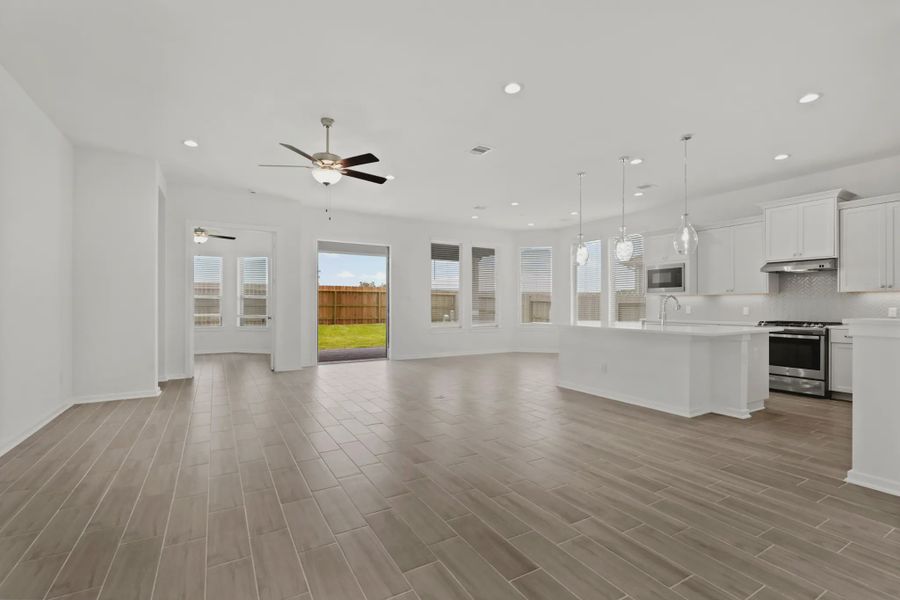 Representative unfurnished interior of a home built from the Payton by Chesmar Homes in The Highlands, Porter (Image 8).
