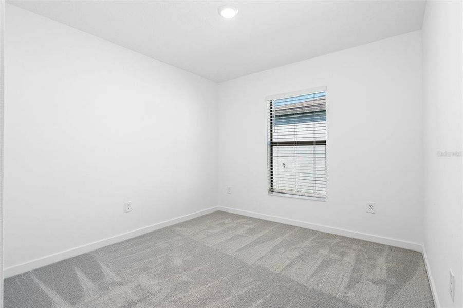 Spacious, unfurnished interior of a new home in Royal Highlands, Weeki Wachee (Image 6).