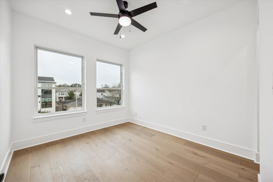 Spacious, unfurnished interior of a new home in , Bellaire (Image 33).