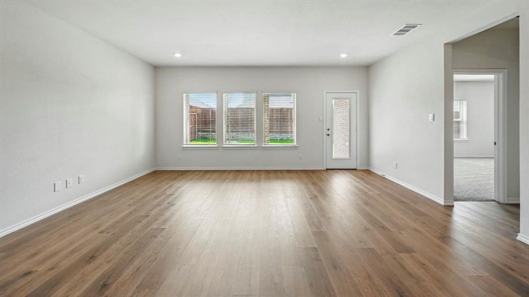 Spacious, unfurnished interior of a new home in Frontier Pointe, Princeton (Image 30).