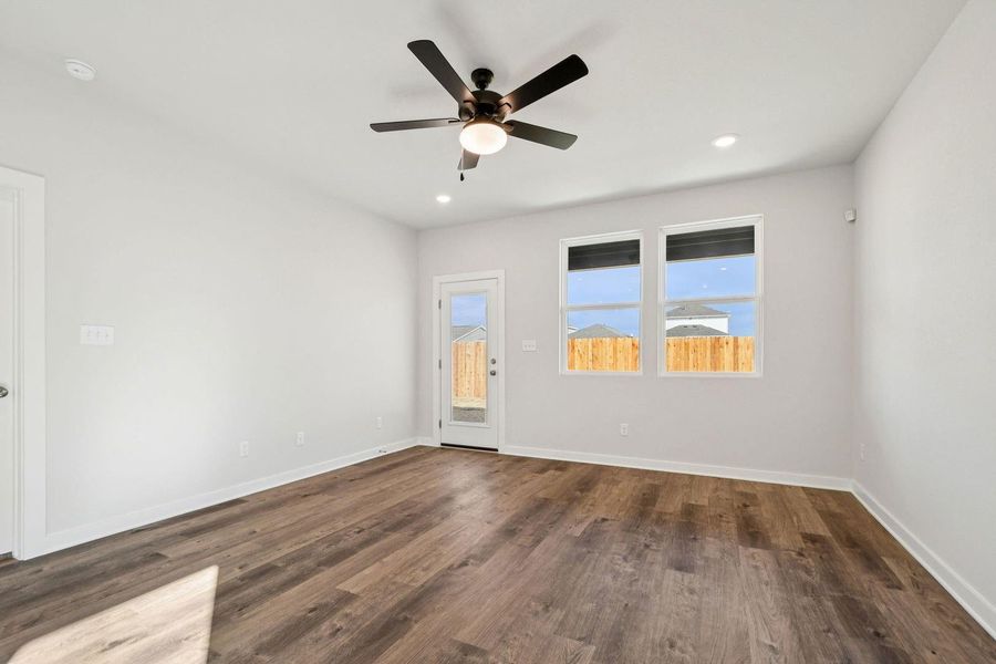 Spacious, unfurnished interior of a new home in Stallion Run, Buda (Image 16).