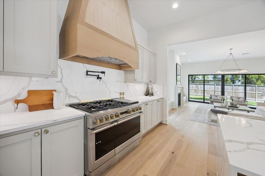 Custom Backsplash, Vent Hood and openness to the entertaining area. Custom Backsplash, Vent Hood and openness to the entertaining area.