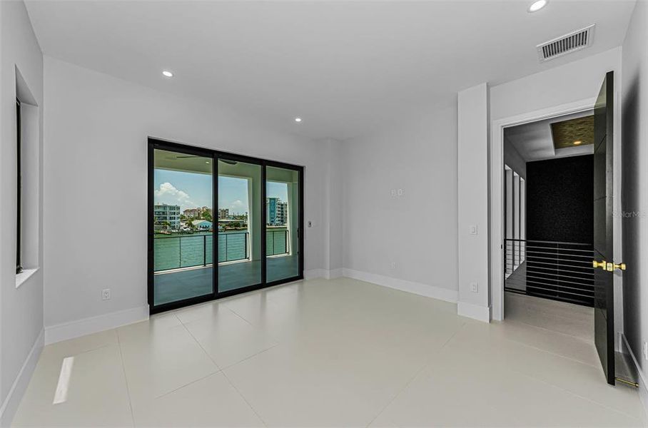 Spacious, unfurnished interior of a new home in , Treasure Island (Image 70).