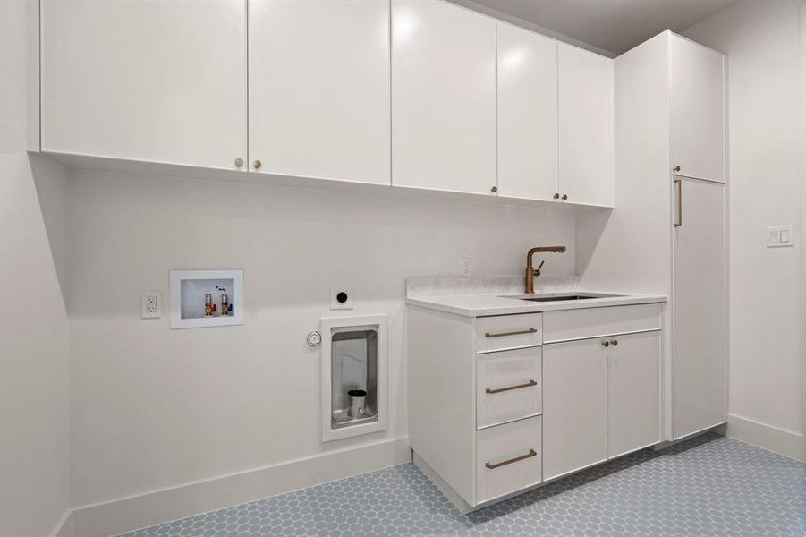 Furnished interior view inside a new home in , Dallas (Image 11).