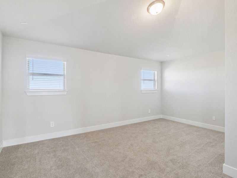 Spacious, unfurnished interior of a new home in Royal Crest, San Antonio (Image 27).