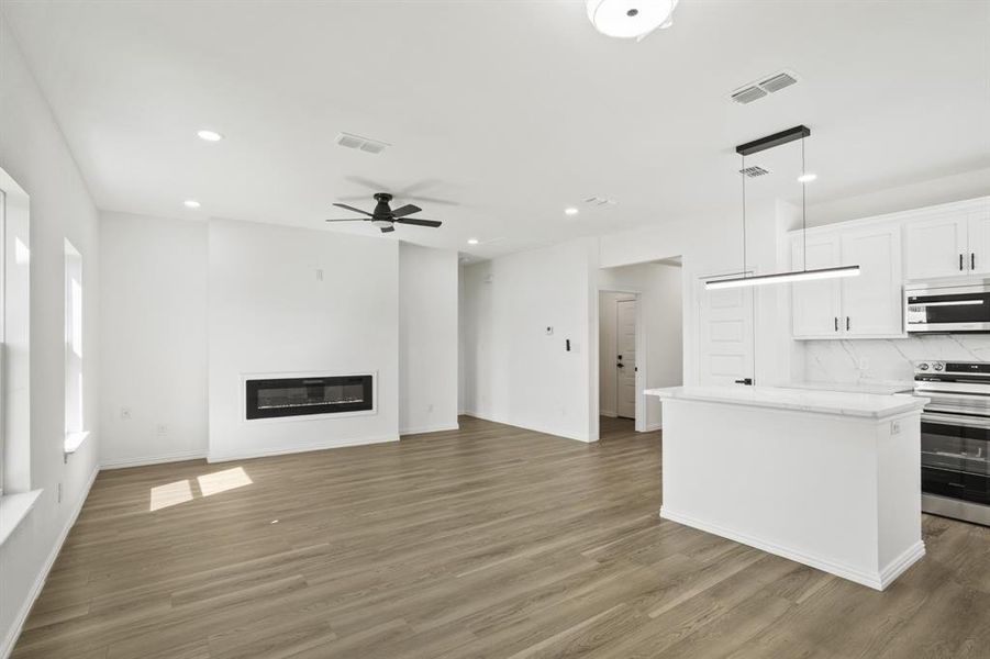 Spacious, unfurnished interior of a new home in , Gun Barrel City (Image 14). Spacious, unfurnished interior of a new home in , Gun Barrel City (Image 14).