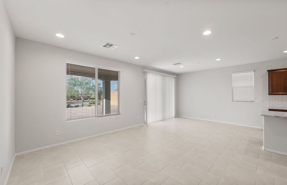 Spacious, unfurnished interior of a new home in Sun City Festival, Buckeye (Image 17).