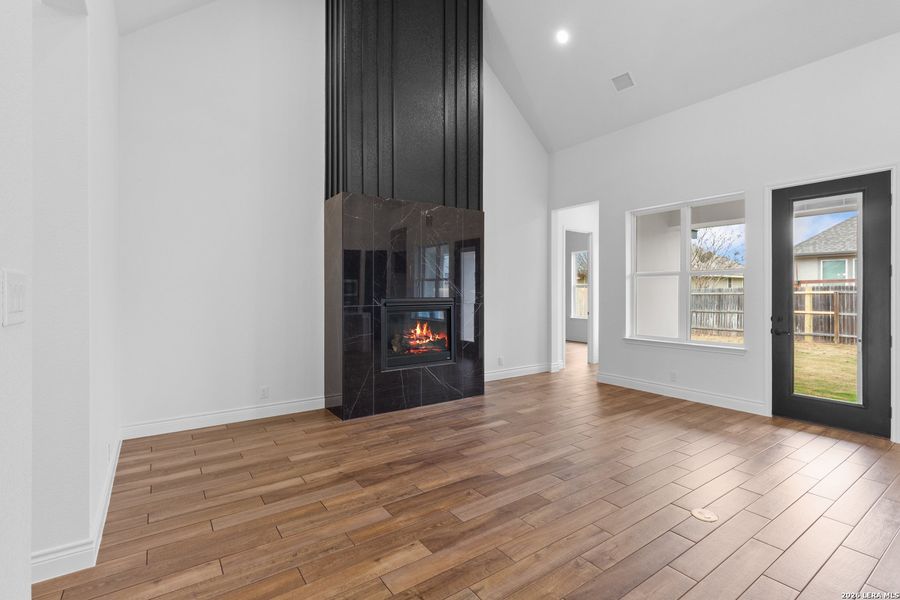 Spacious, unfurnished interior of a new home in , Selma (Image 21).