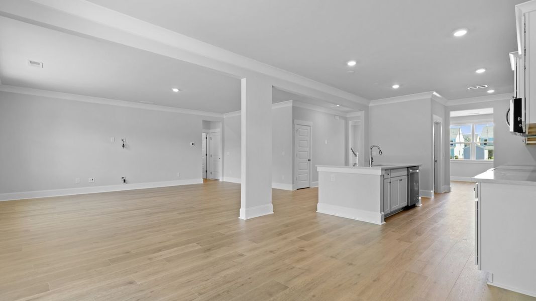 Spacious, unfurnished interior of a new home in Sheep Island, Summerville (Image 16).