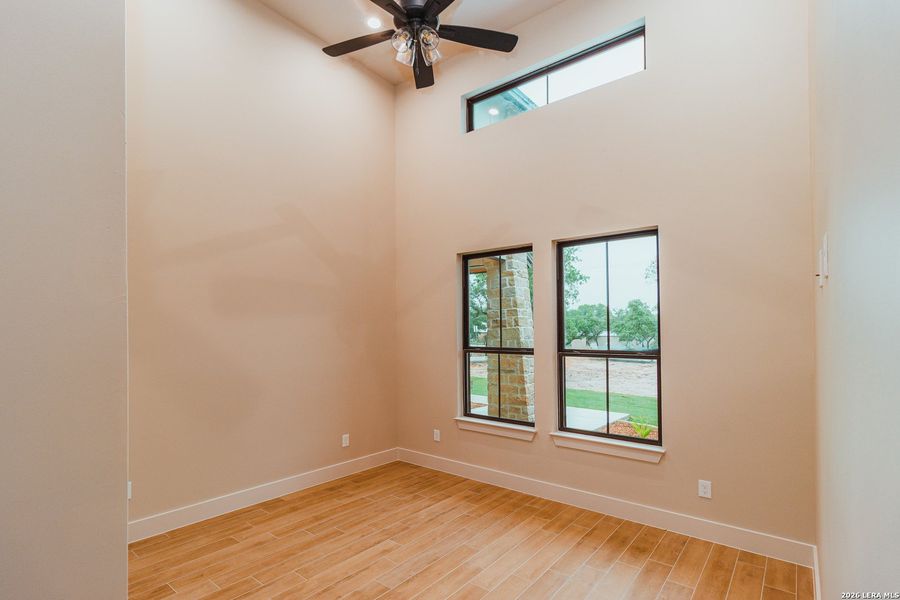 Spacious, unfurnished interior of a new home in , La Vernia (Image 19).