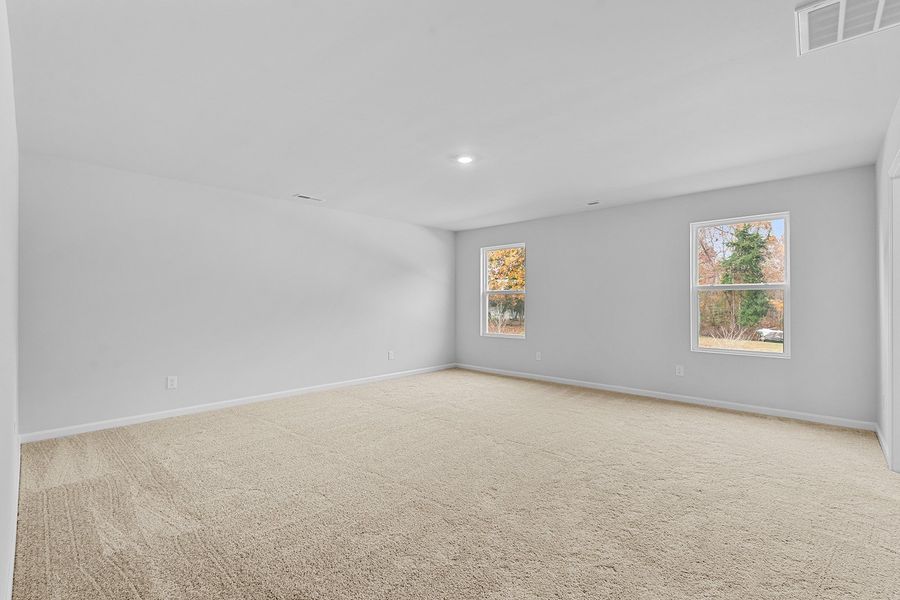 Spacious, unfurnished interior of a new home in Hanes Lake, Winston-Salem (Image 24).