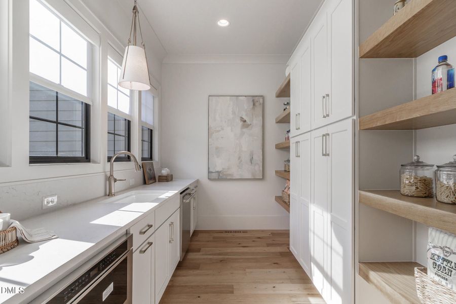 200_MEADOW_WALK_DR_INTERIOR_26 200_MEADOW_WALK_DR_INTERIOR_26