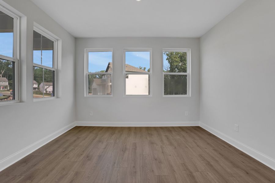 Spacious, unfurnished interior of a new home in Cambridge at Steels Bridge, Canton (Image 21).