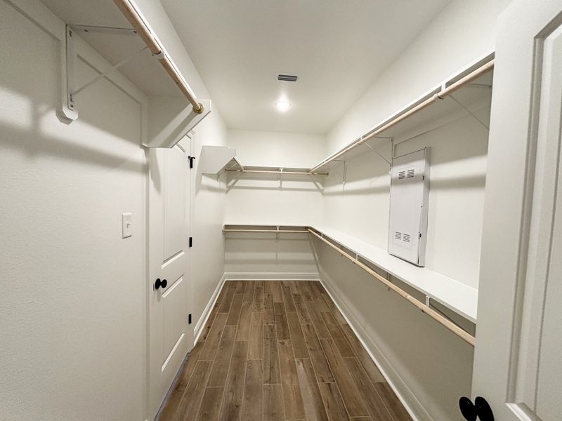 Spacious, unfurnished interior of a new home in Bird Song at Hammock Bay, Freeport (Image 29).