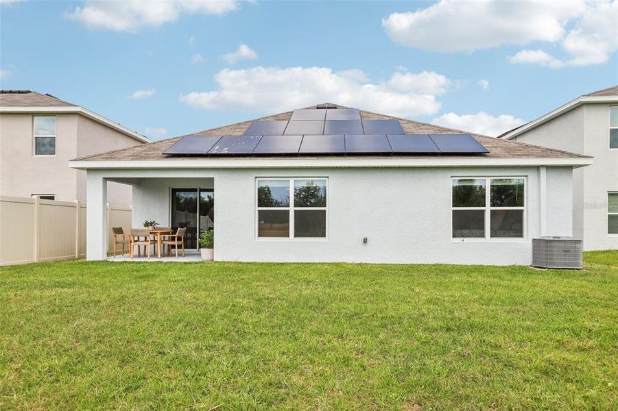 Exterior details and patio area of a home in North Park Isle, Plant City (Image 28).