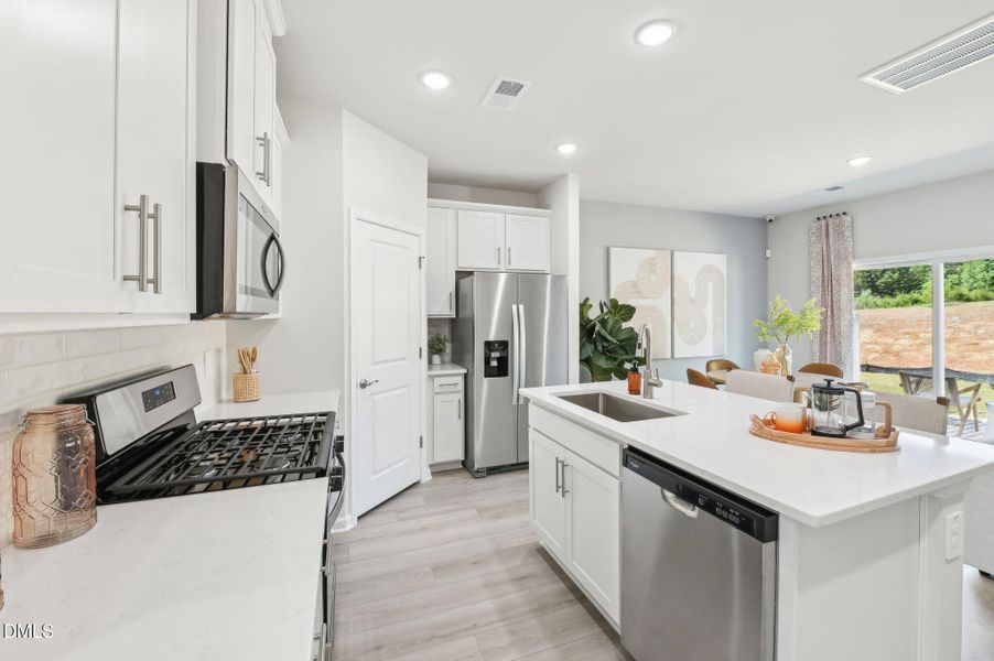 12-web-or-mls-Raleigh - Oakwood - 1064 W