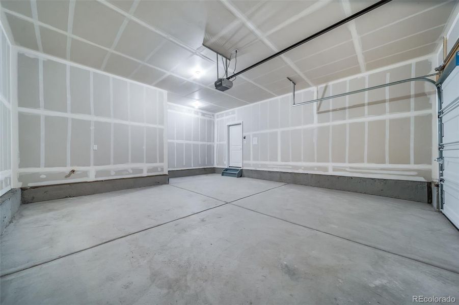 Spacious, unfurnished interior of a new home in The Reserve, Aurora (Image 13).