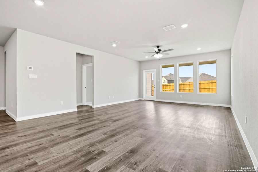 Spacious, unfurnished interior of a new home in Vista Ridge, Live Oak (Image 22).