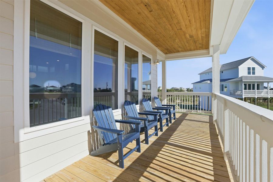 Exterior details and patio area of a home in , Galveston (Image 4).