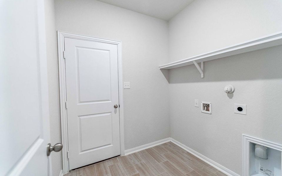 Spacious, unfurnished interior of a new home in Swenson Heights, Seguin (Image 19).