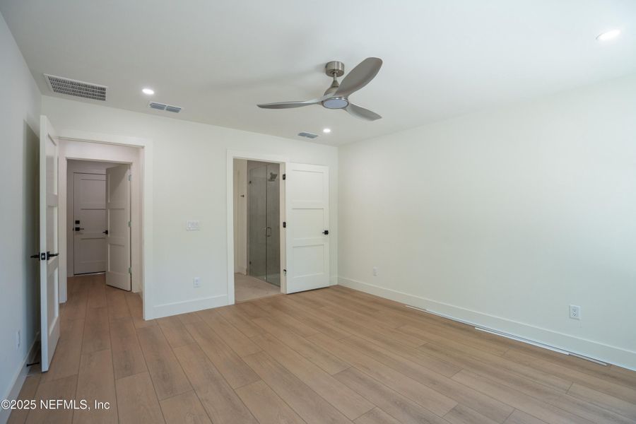 Spacious, unfurnished interior of a new home in , St. Augustine (Image 12).