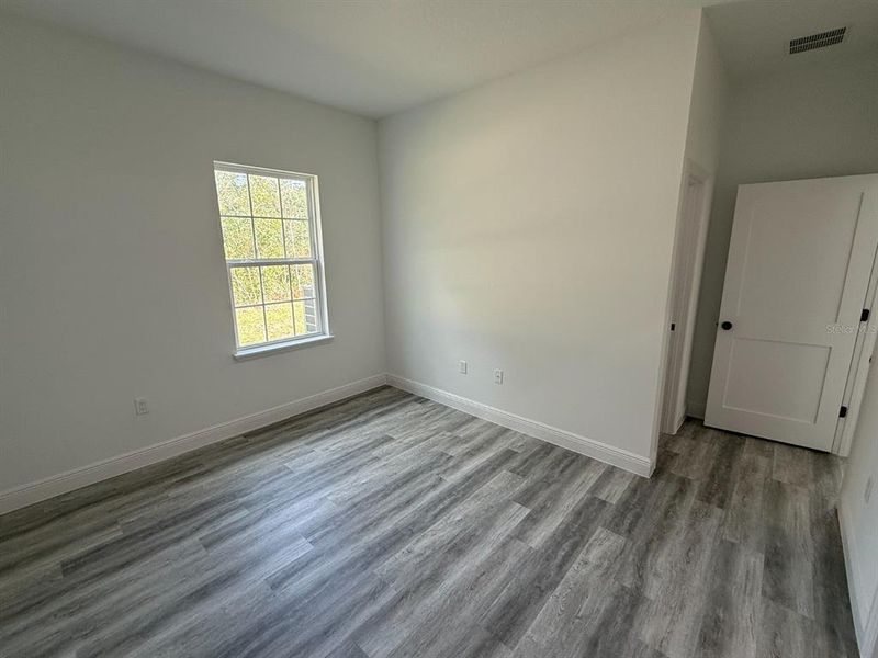 Spacious, unfurnished interior of a new home in , Ocala (Image 20).