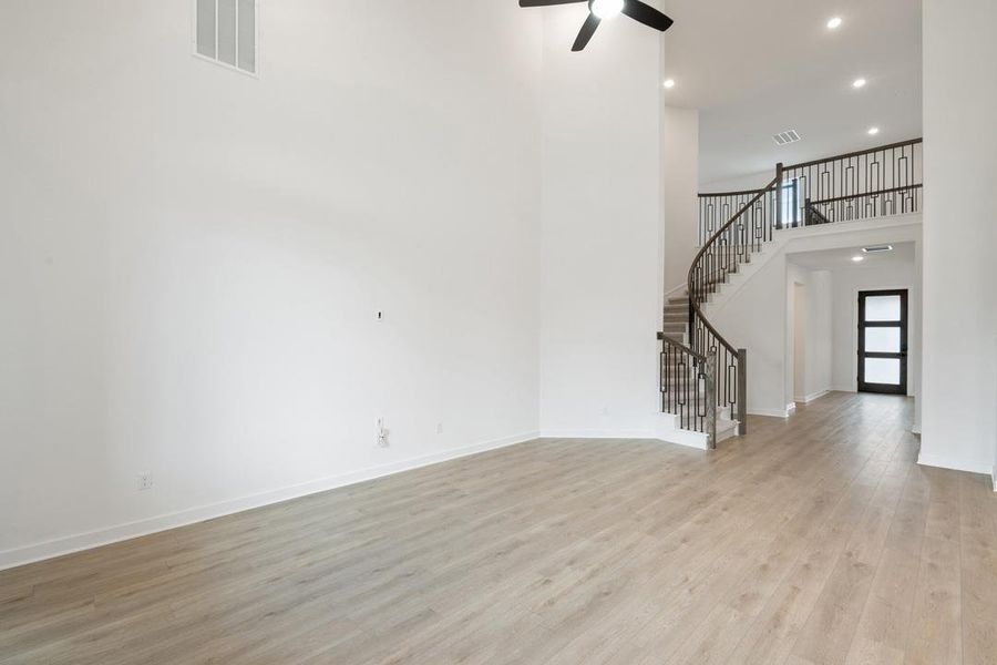 Spacious, unfurnished interior of a new home in Wolf Ranch, Georgetown (Image 36).