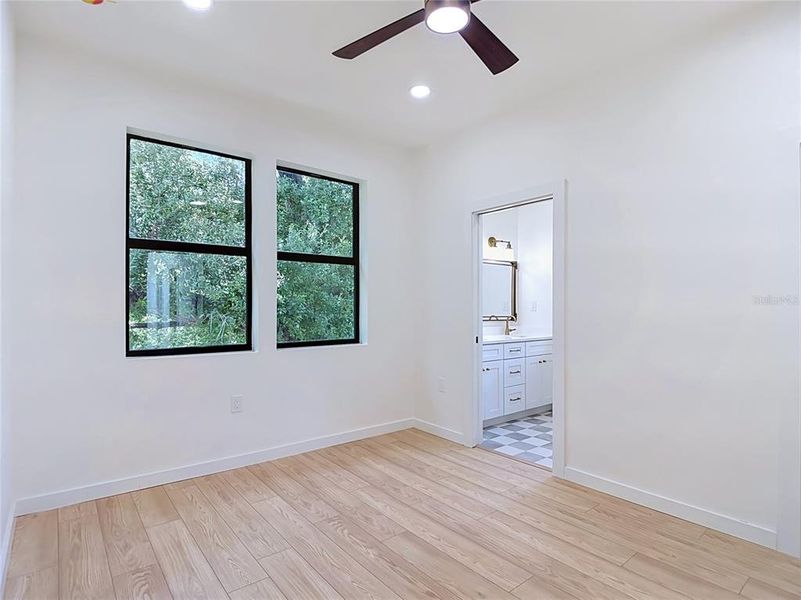 Spacious, unfurnished interior of a new home in , Tampa (Image 28).