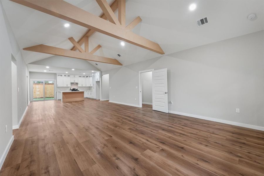 Spacious, unfurnished interior of a new home in , Pasadena (Image 12).