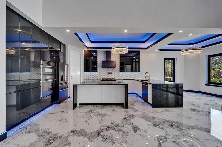 Spacious, unfurnished interior of a new home in , Apollo Beach (Image 87).