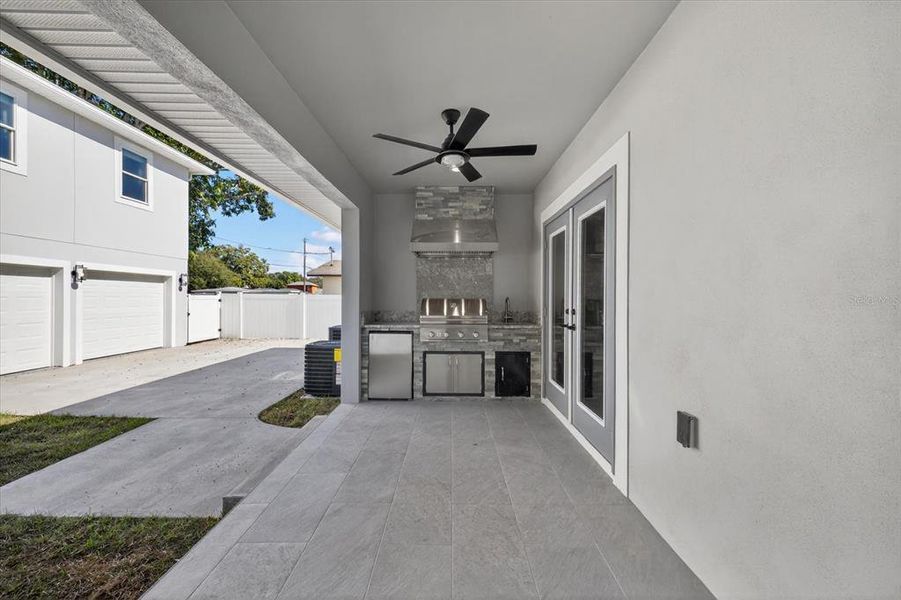Exterior details and patio area of a home in , St. Petersburg (Image 34).
