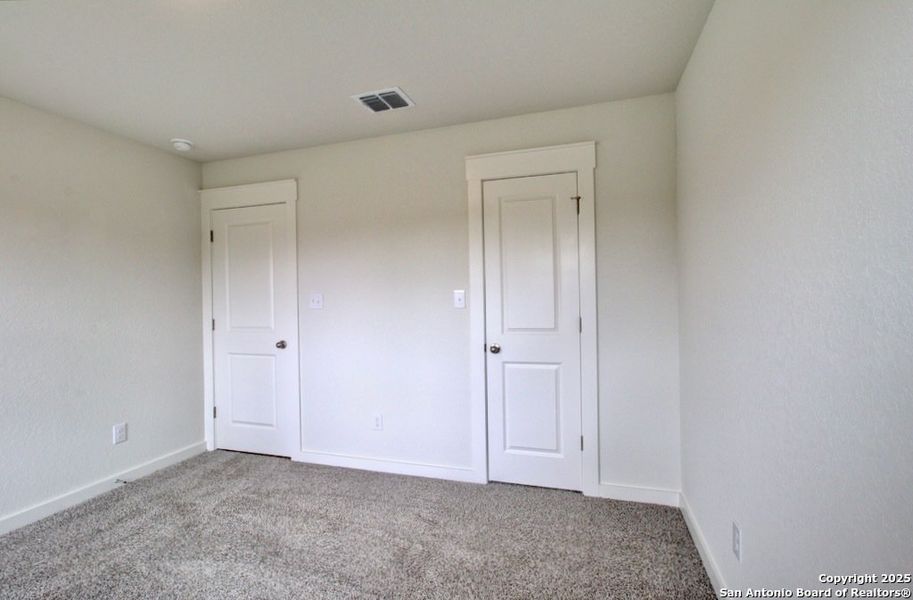 Spacious, unfurnished interior of a new home in Cloud Country, New Braunfels (Image 31).