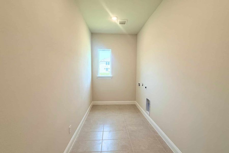 Spacious, unfurnished interior of a new home in Polo Ridge, Mesquite (Image 19). Spacious, unfurnished interior of a new home in Polo Ridge, Mesquite (Image 19).