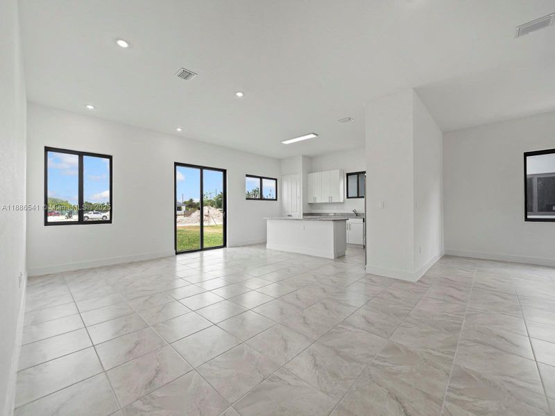 Spacious, unfurnished interior of a new home in , Homestead (Image 19).