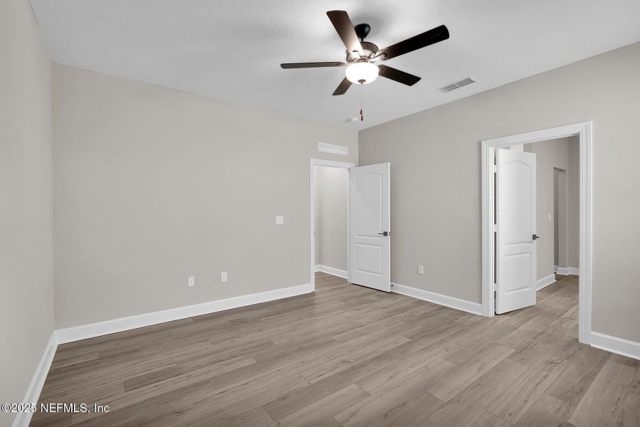 Spacious, unfurnished interior of a new home in Jennings Farm, Middleburg (Image 14).
