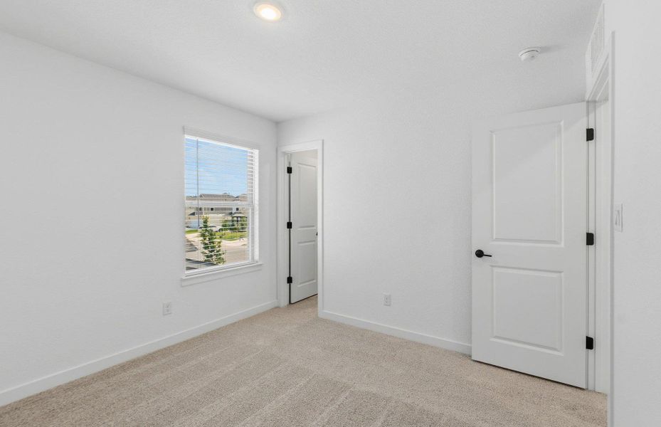 Spacious, unfurnished interior of a new home in Santa Rita Ranch, Liberty Hill (Image 27).