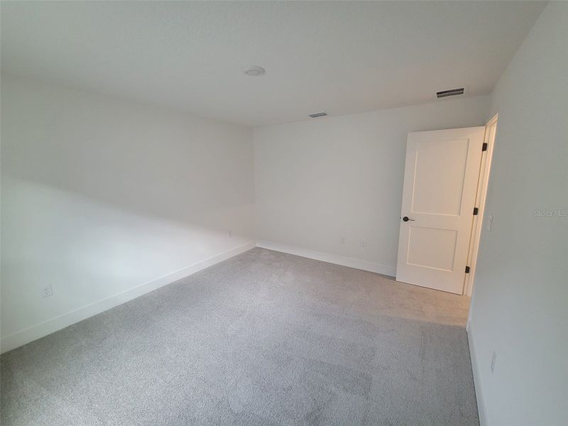 Spacious, unfurnished interior of a new home in Arbor Park, Leesburg (Image 10).