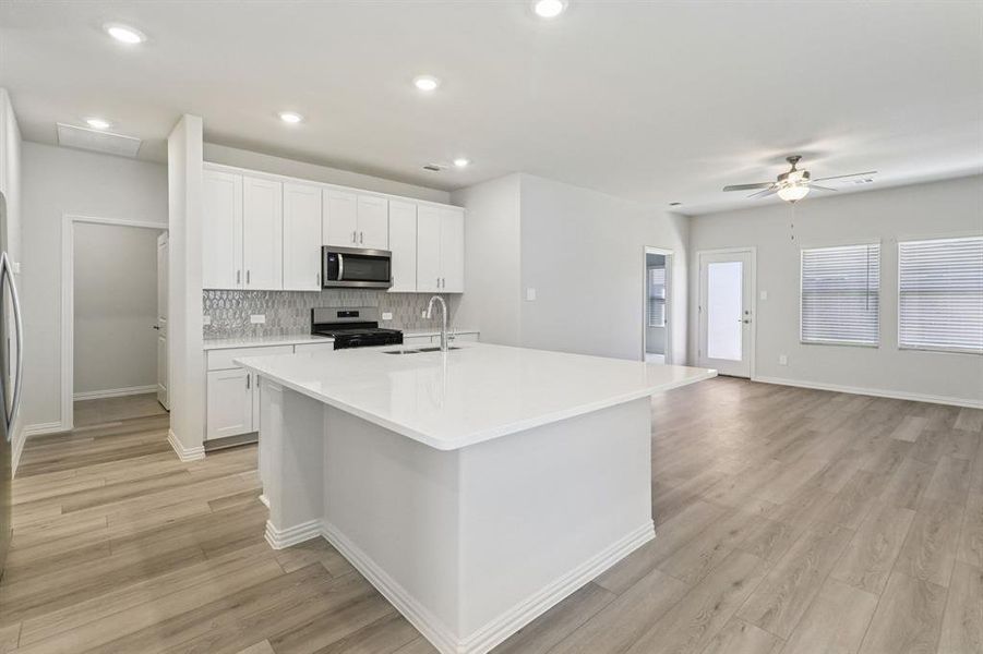 Photo is not of the actual home, but is an inspirational photo of builder’s model home and may depict options, furnishings, and/or decorator features that are not included. Photo is not of the actual home, but is an inspirational photo of builder’s model home and may depict options, furnishings, and/or decorator features that are not included.