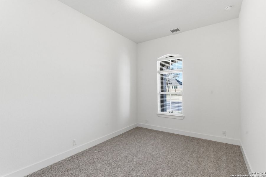 Spacious, unfurnished interior of a new home in Mesa Western, Cibolo (Image 29).