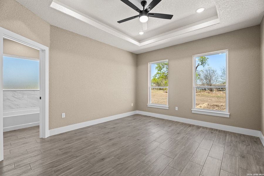 Spacious, unfurnished interior of a new home in , Atascosa (Image 27).