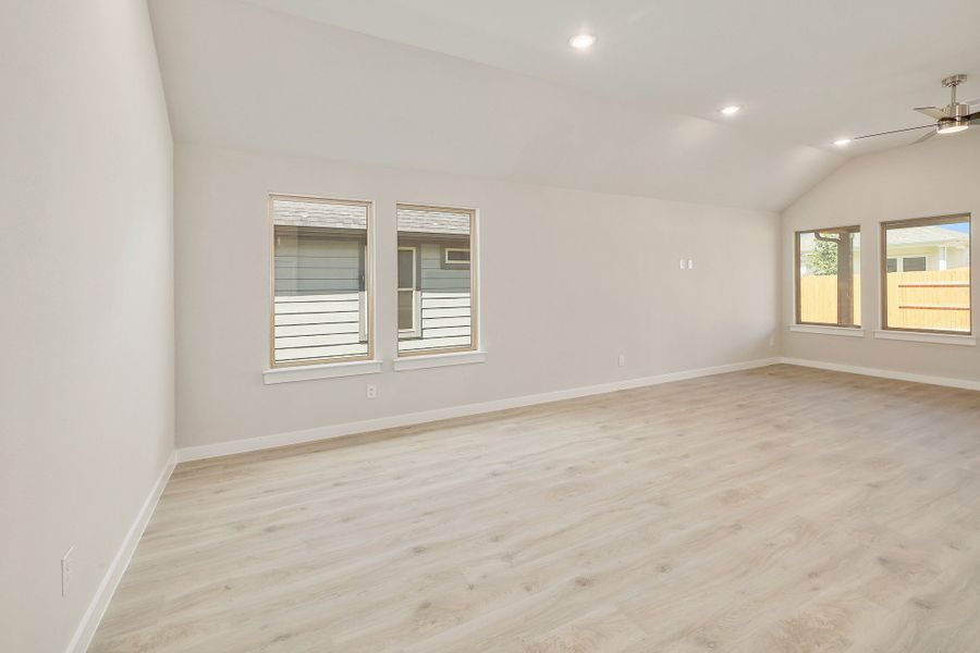 Spacious, unfurnished interior of a new home in Prairie Winds, Hutto (Image 19).