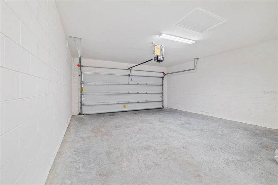 Spacious, unfurnished interior of a new home in Horse Creek at Crosswinds, Davenport (Image 9).