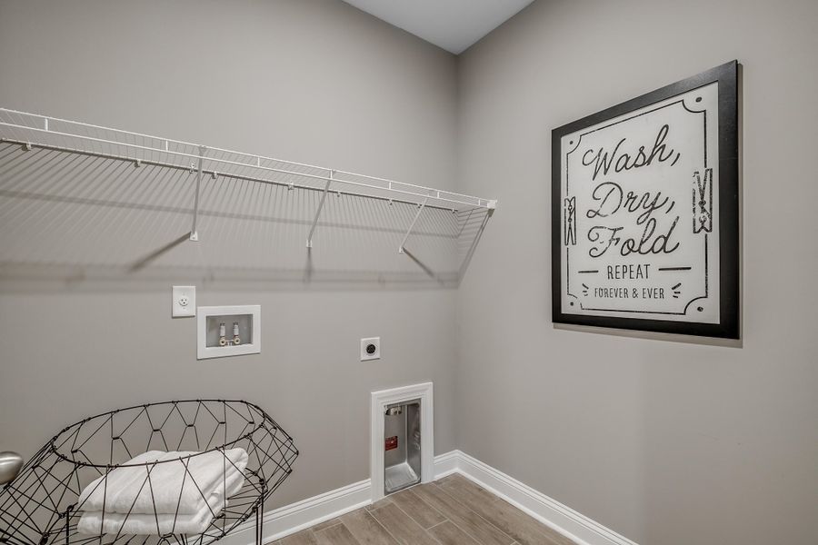 Spacious, unfurnished interior of a new home in The Oaks, Goose Creek (Image 19).