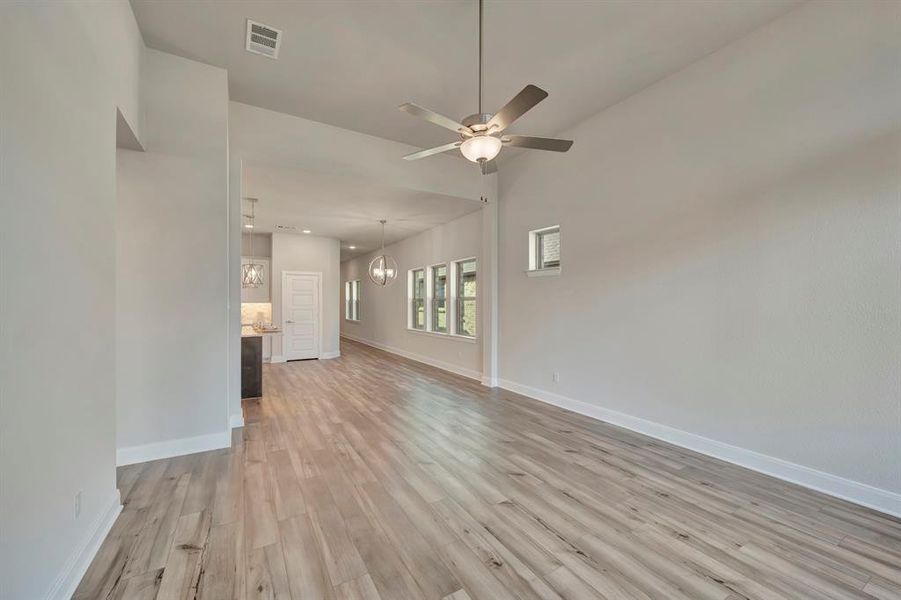 Spacious, unfurnished interior of a new home in Creekshaw – Gardens, Royse City (Image 20). Spacious, unfurnished interior of a new home in Creekshaw – Gardens, Royse City (Image 20).