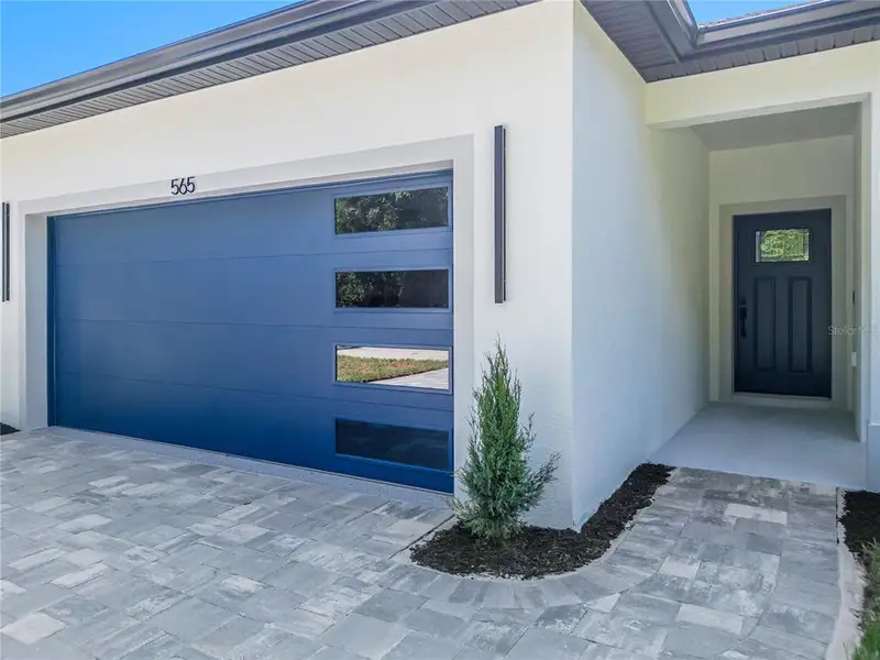 Exterior details and patio area of a home in , St. Cloud (Image 3).
