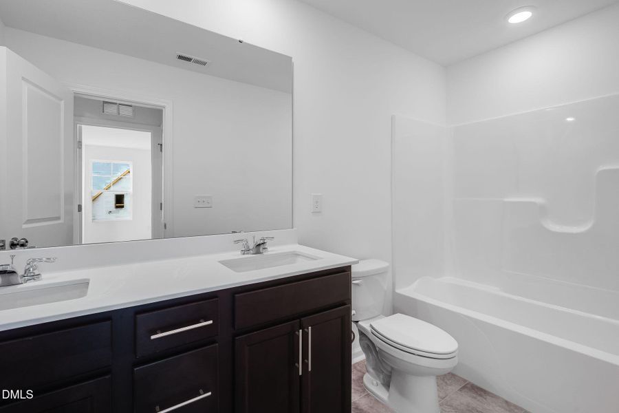 SUN_Everlee_Pic_CarsonII_QMI_237_Bath2_2