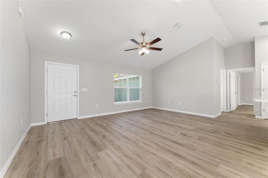 Spacious, unfurnished interior of a new home in , Ocala (Image 31).